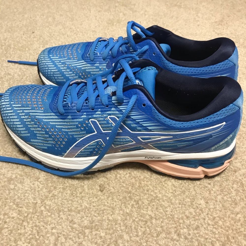 ASICS GT-2000 V8